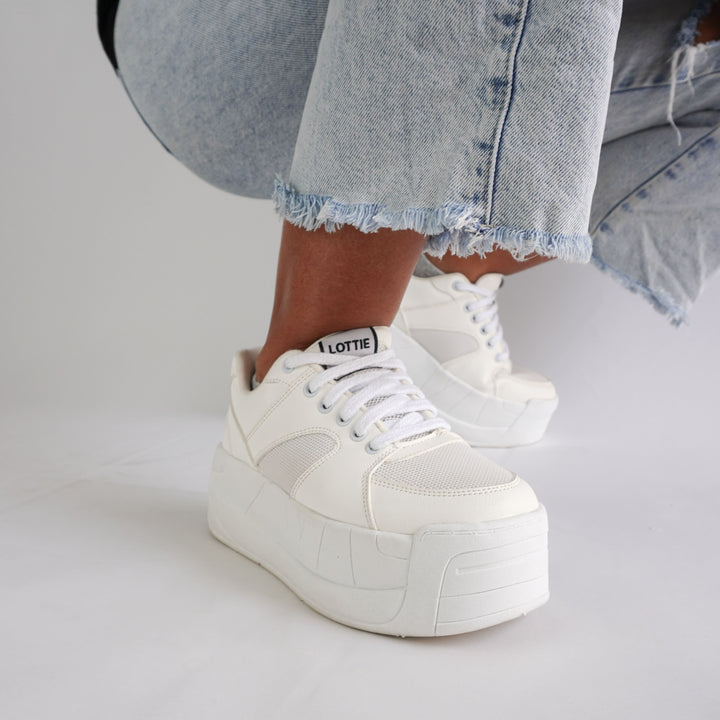 Zapatilla Mujer Almendra White