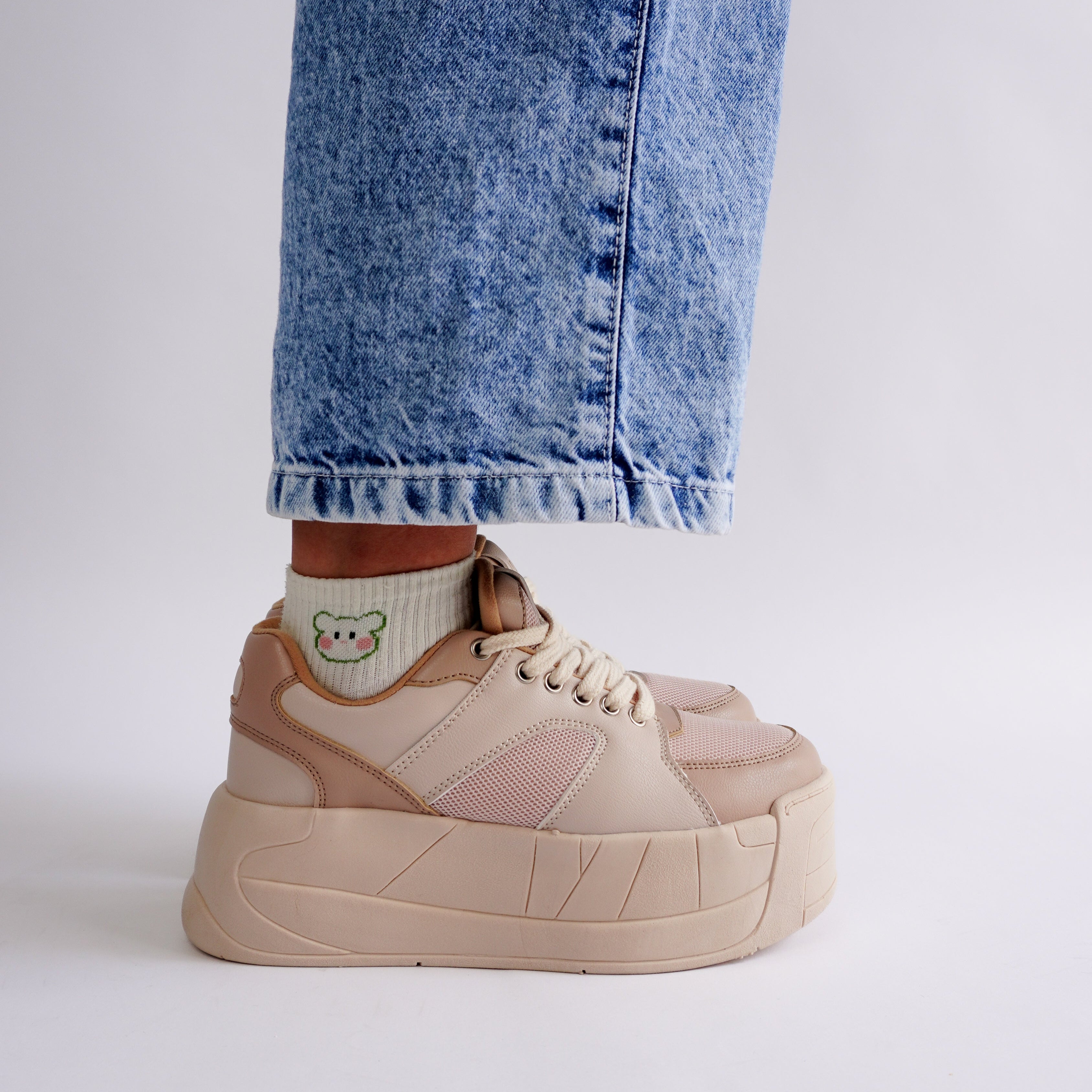 Zapatilla Mujer Almendra