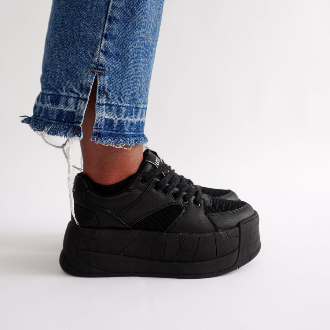 Zapatilla Mujer Almendra Black