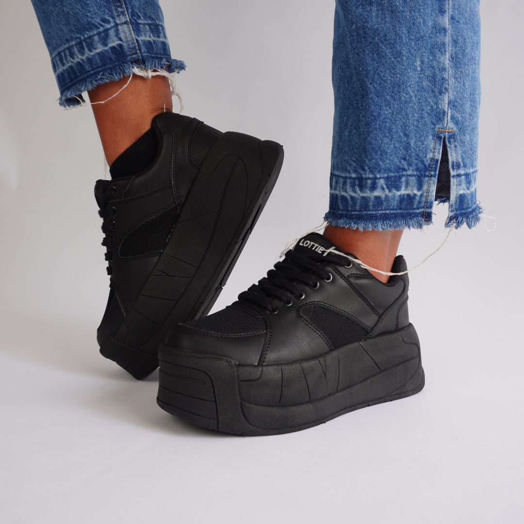 Zapatilla Mujer Almendra Black