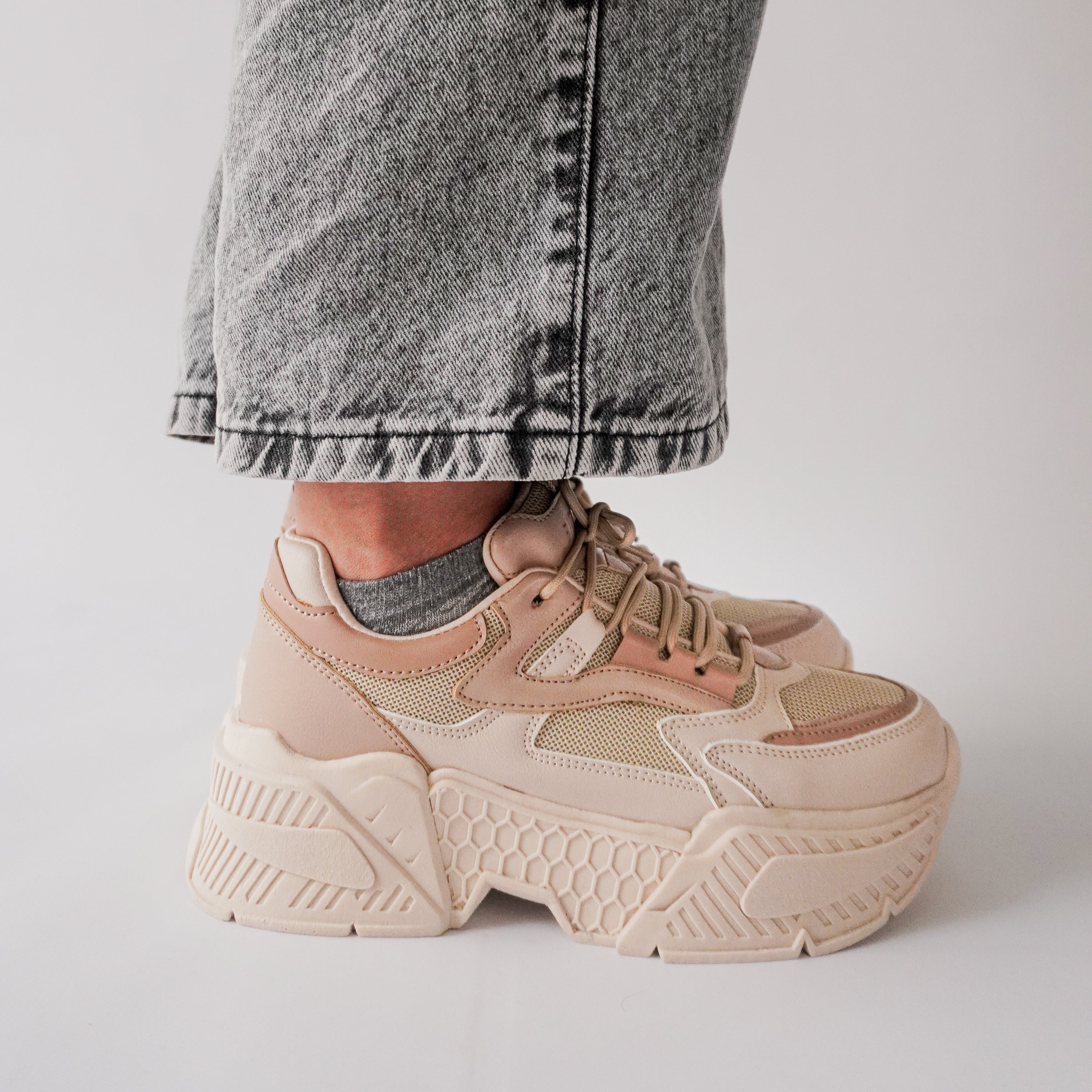 Zapatilla Mujer Fernanda Beige