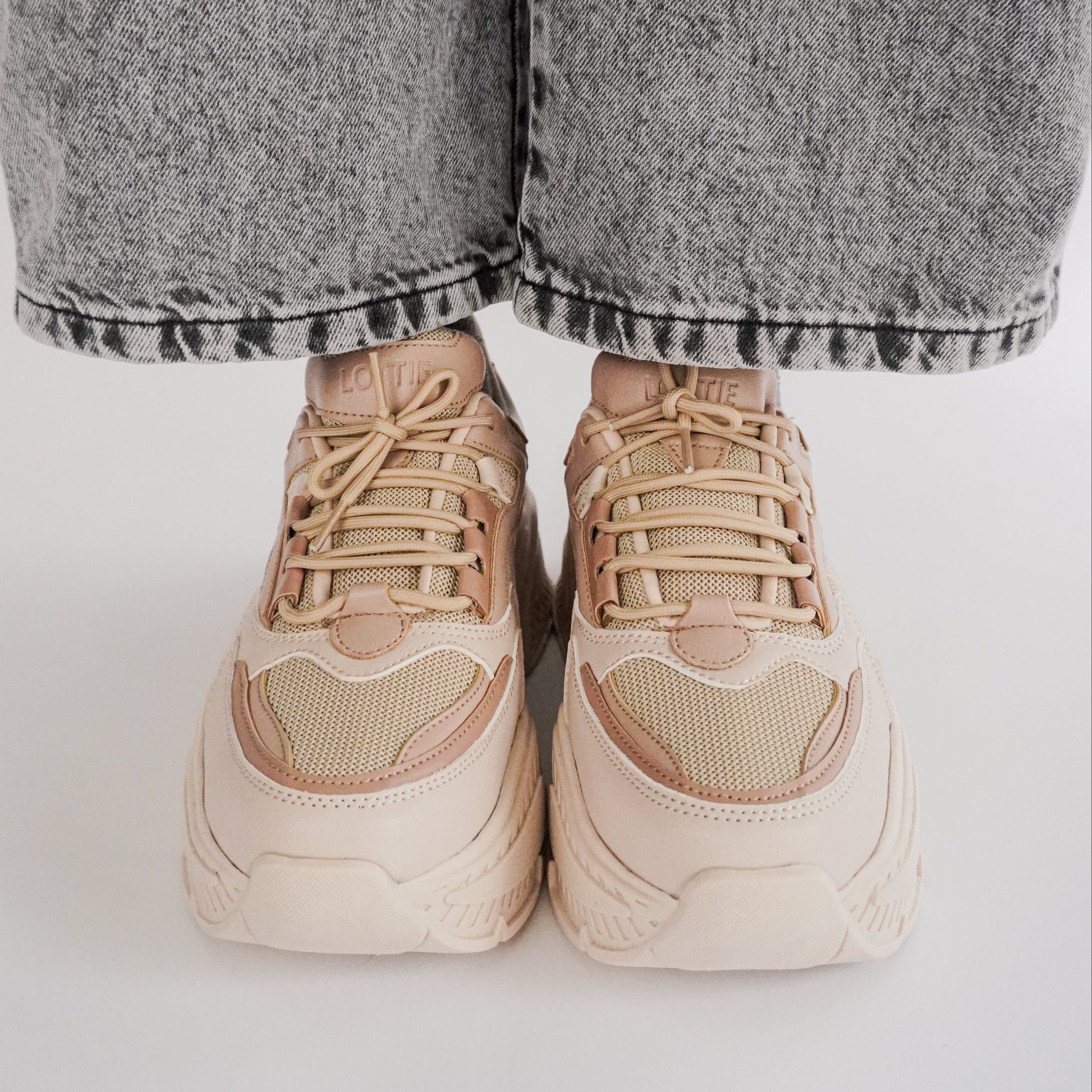 Zapatilla Mujer Fernanda Beige