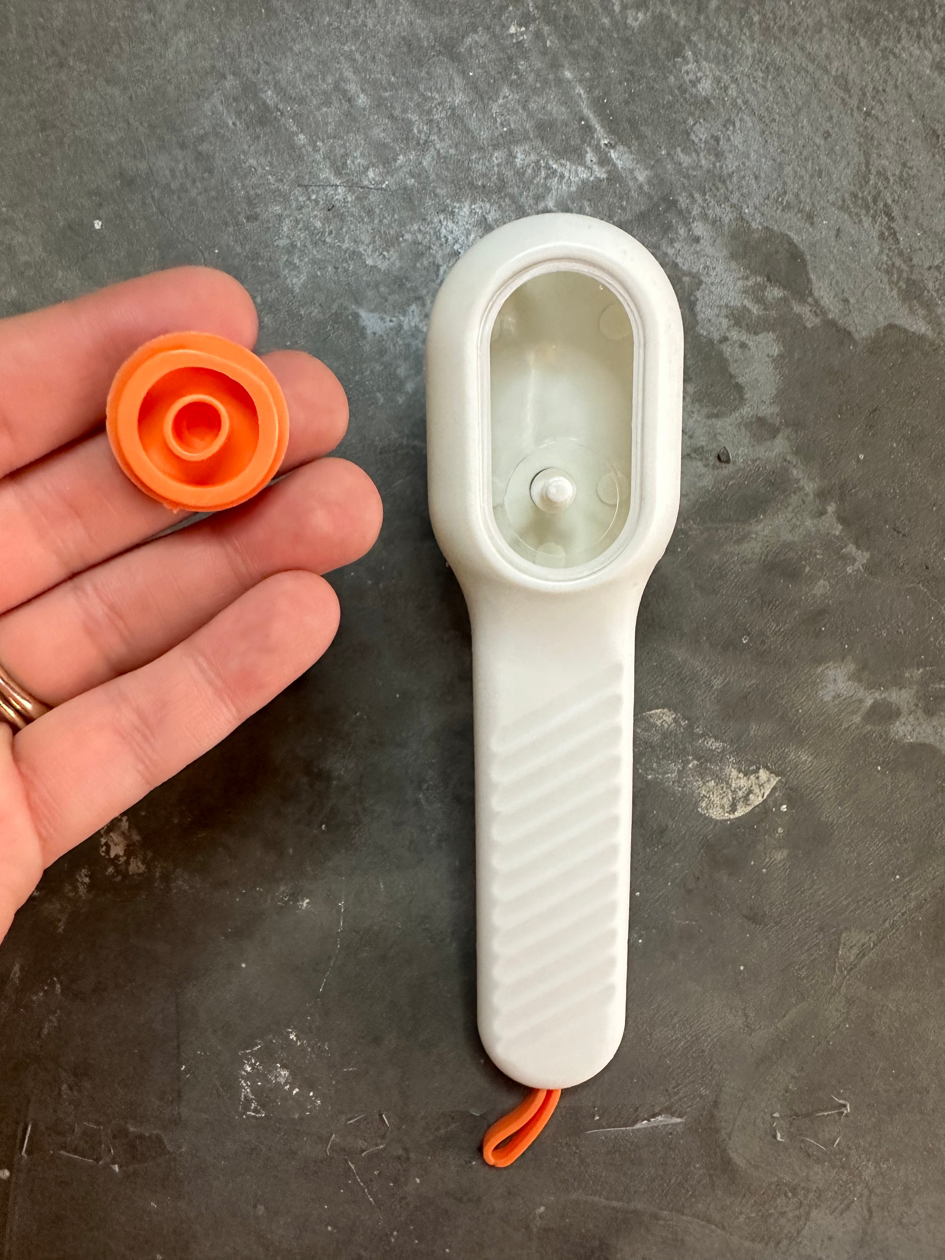 Escobilla Mágica con Dispensador Blanca