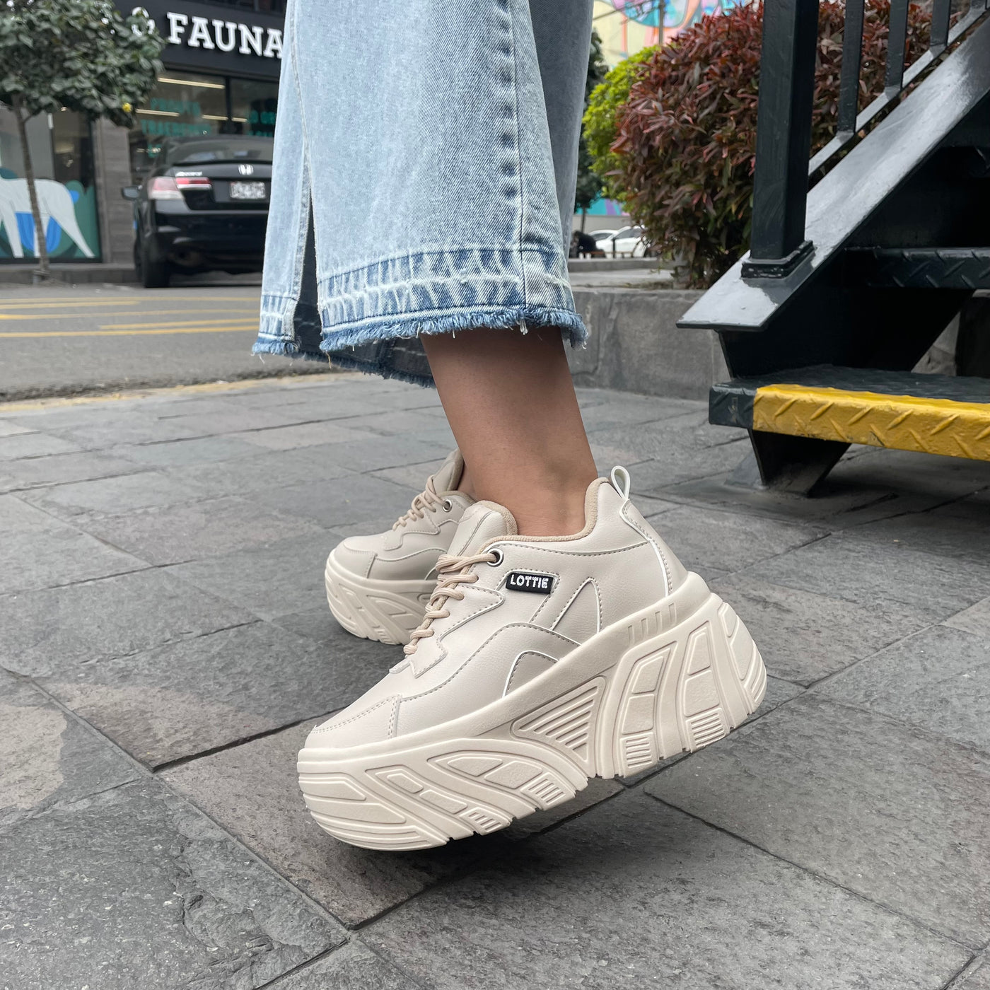 Zapatilla Mujer Julieta Beige