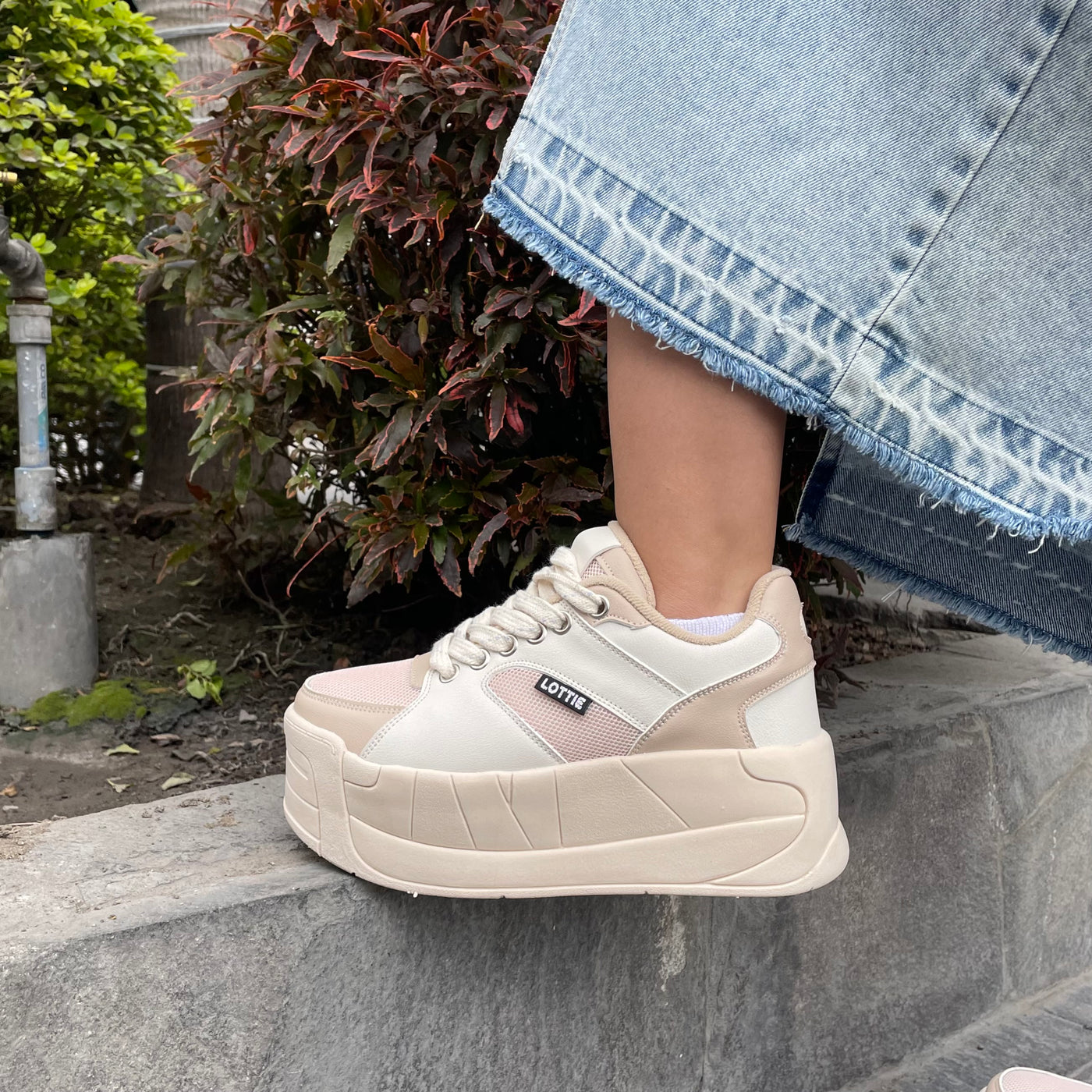 Zapatilla Mujer Almendra Beige