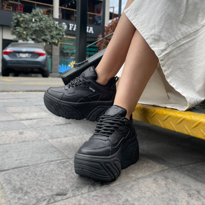 Zapatilla Mujer Julieta Black