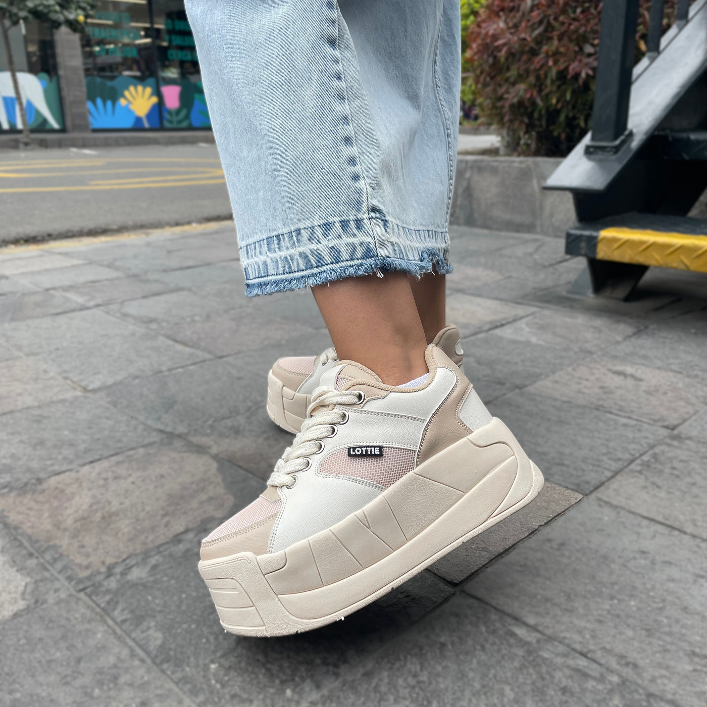 Zapatilla Mujer Almendra Beige