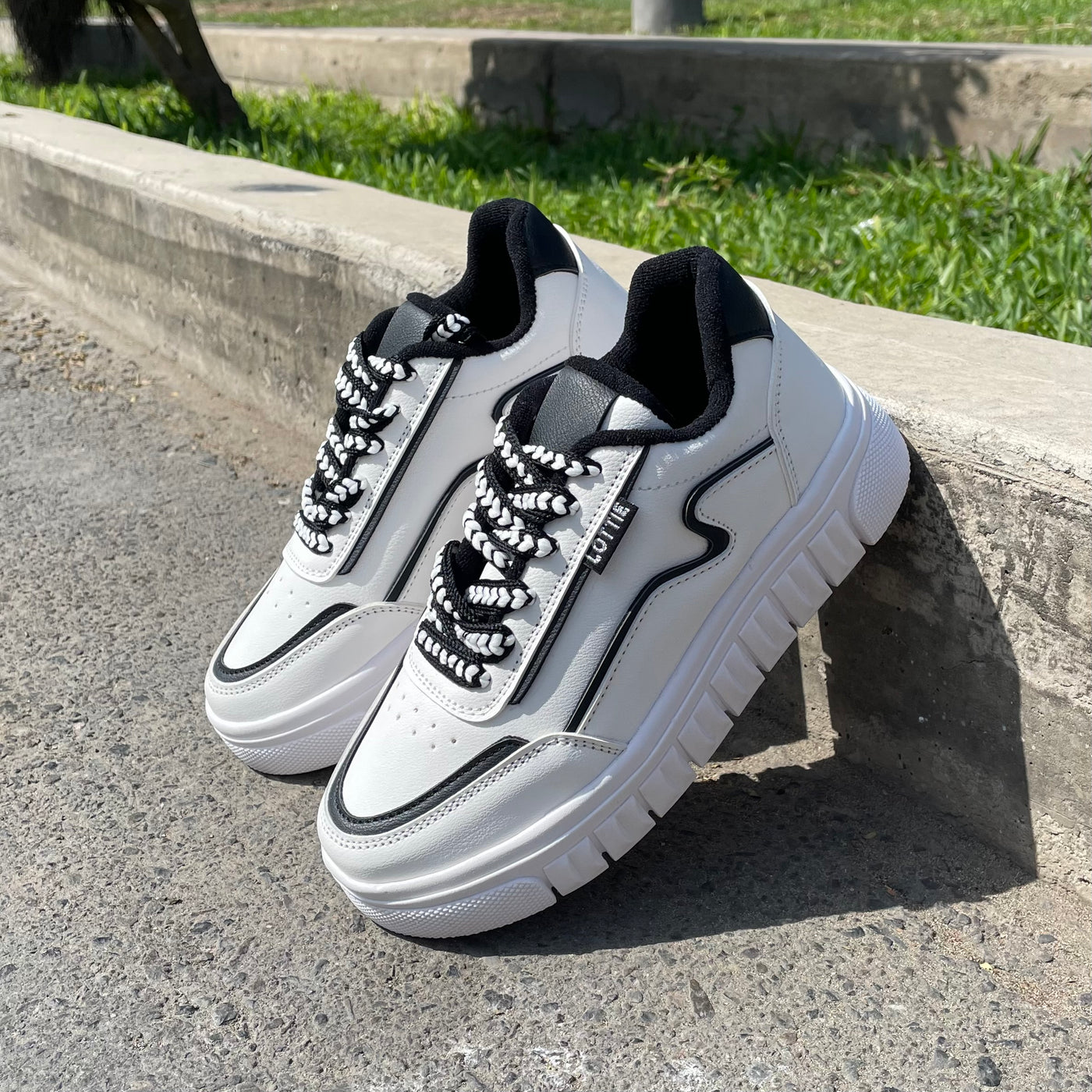 Zapatilla mujer Noah Negro