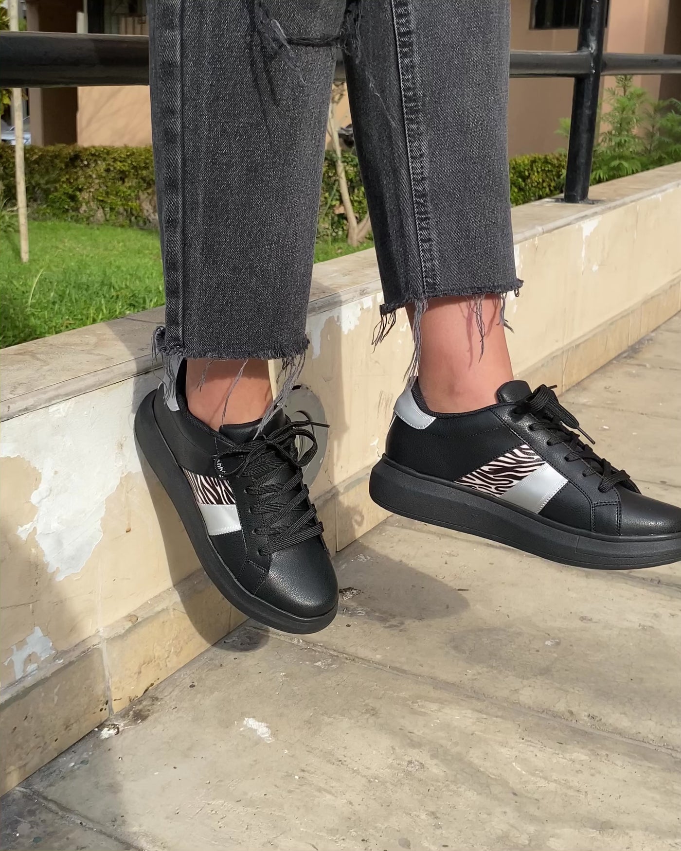 Zapatilla mujer Abbie Milan Negro
