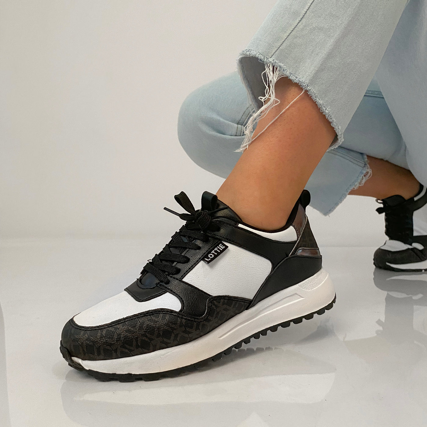 Zapatilla mujer Jacinta Negro