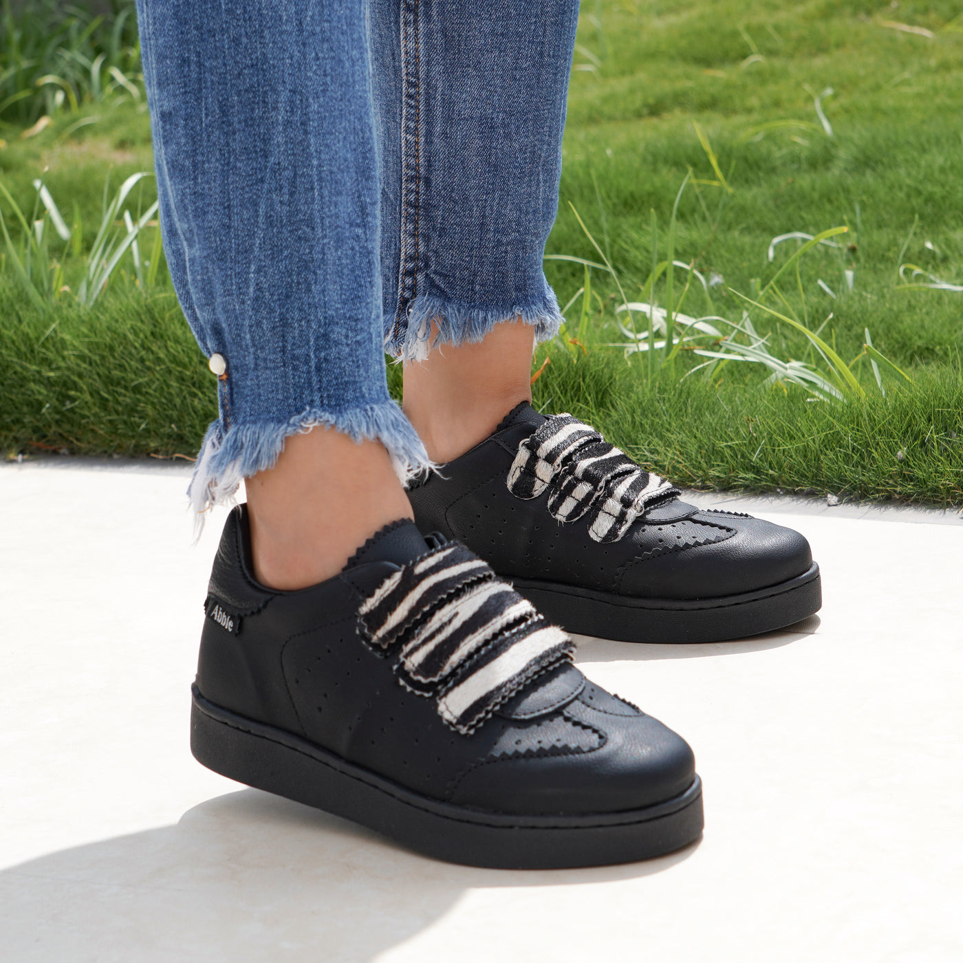 Zapatilla mujer Abbie Praga Negro