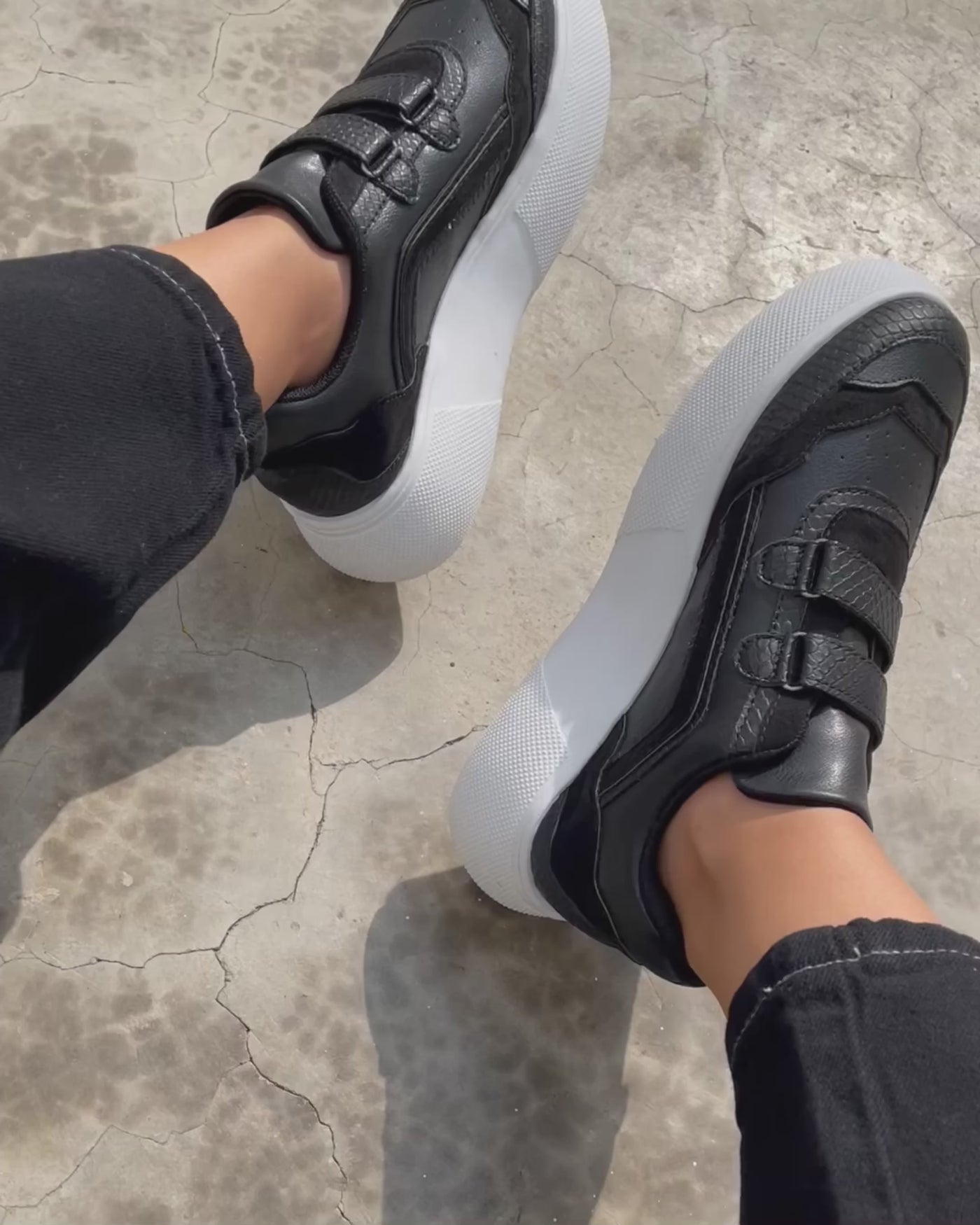 Zapatilla mujer Camila Black